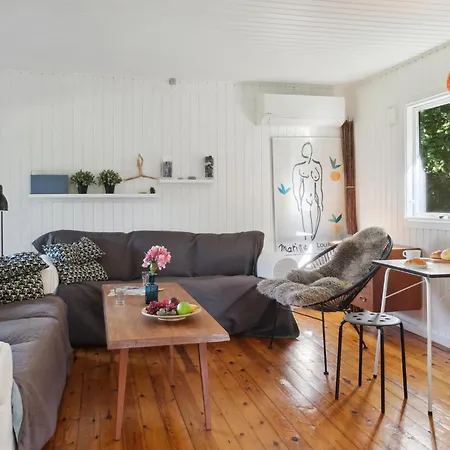 2 Bedroom Gorgeous In Feriehus Askeby